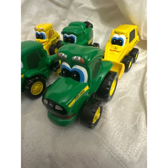John Deere Kids Toy Tractor Set Of 6 With Eyes Ertl diecast - Picture 5 of 7